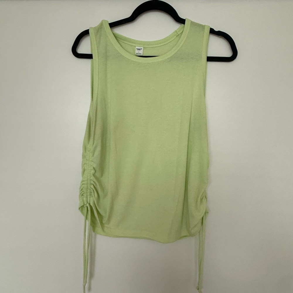 WOMEN’S OLD NAVY ACTIVE SLEEVELESS TOP